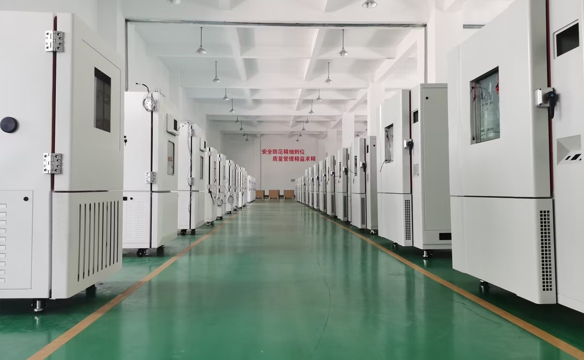 高低溫試驗箱在電池組件環境適應性測試中的重要作用